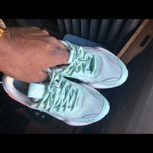 Puma RSA’s womans 7.5 like new